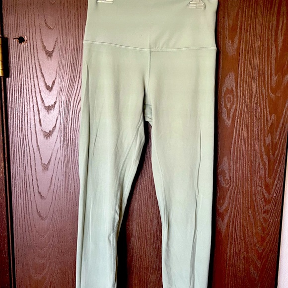 Lululemon Aligns Size 6 Green - Picture 2 of 2